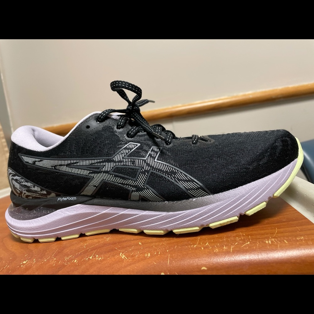 NEW ASICS SNEAKERS SIZE 9